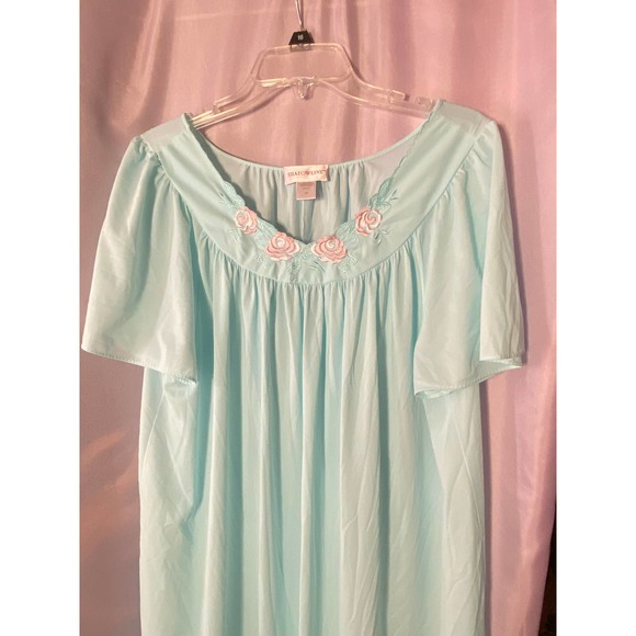 Shadowline’s pale blue nightie Embroidered Yoke Petals design  1x - Picture 10 of 11